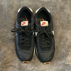 Nike Daybreak Sneaker 8.5